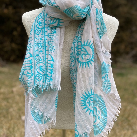 Scarf - Picture 3 of 5